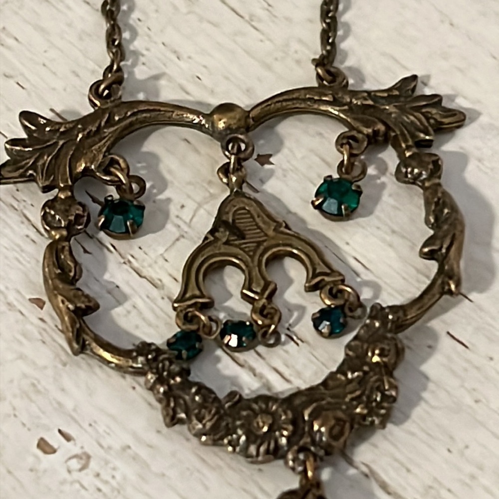 Vintage’20’s Victorian crystal necklace pronged green crystals